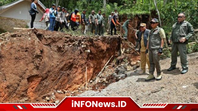 Fenomena Pergerakan Tanah Di Bandung Barat Pemerintah Akan Relokasi