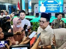 Pj Gubernur Adhy Serahkan Santunan 1.000 Anak Yatim
