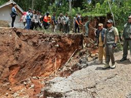 Fenomena Pergerakan Tanah di Bandung Barat, Pemerintah Akan Relokasi Rumah Warga