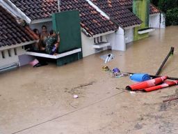 Prediksi cuaca ekstrem hujan lebat dan angin kencang di Semarang