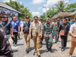 Pj. Gubernur Adhy Pastikan Bantuan Logistik, Juga Trauma Healing Terpenuhi