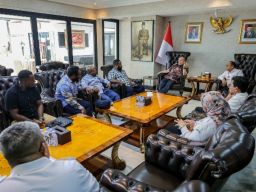 Diskusi Bersama Senator Papua, Ketua DPD RI Bicara Bangsa hingga Bola