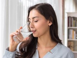 Tips Menjaga Keseimbangan Cairan Saat Menjalani Puasa Ramadan