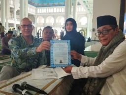 Atheis, WNA Kanada Masuk Islam di Masjid Al-Akbar