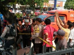 Ada Mayat Dalam Mobil, Parkir di Depan Pasar Dolopo Madiun