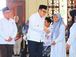 Di Kediri, Pj Gubernur Adhy Santuni 800 Anak Yatim dan Dhuafa