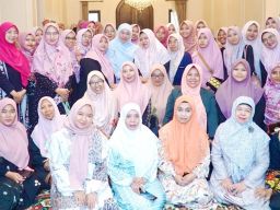 Khofifah Lestarikan Tradisi Ayahanda Khataman Setiap Jumat Legi