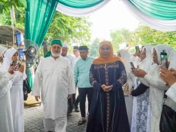 Khofifah Didoakan Cicit Syaikh Abdul Qodir Al Jailani untuk Kembali Pimpin Jatim