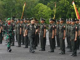 Mayjend TNI Rafael Granada Lantik 102 Siswa Tamtama Menjadi Prajurit TNI AD