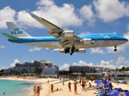 9 Bandara dengan Pendaratan Tersulit dan Berbahaya di Dunia