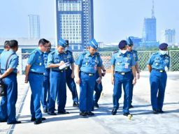 Komandan Puspenerbal Tinjau Pembangunan Fasilitas Helipad di RSPAL dr. Ramelan Surabaya