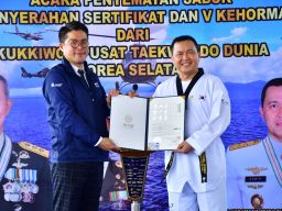 Asrenum Panglima TNl Terima Sabuk Kehormatan DAN V Taekwondo Kukkiwon