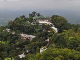 5 Makam Populer di Atas Gunung Indonesia