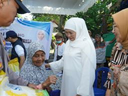 Pasar Murah dan Santunan Yatim,  Lansia Dhu'afa, Kerjasama Pemkab Lumajang dan IKA UNAIR