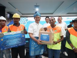 Pelindo Multi Terminal Bagikan Ribuan Takjil, Sembako dan Santuni Anak Yatim