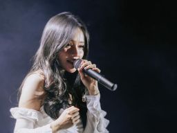 Vokalis Cantik Fanny Soegiarto Keluar dari Soegi Bornean Musik