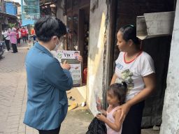 Peringati Hari Tuberkulosis Sedunia, Ubaya Bagikan Kit dan Beri Penyuluhan di Putat Jaya