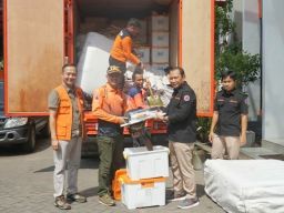 Respon Banjir Lahar Dingin Semeru, BPBD Jatim Tinjau Lokasi dan Serahkan Bantuan Logistik