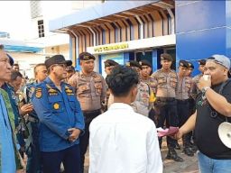 Pendemo Minta KSOP Perak Segel Kontainer Diduga Isi Black Stone