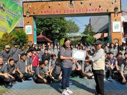 Belajar Mengenal dan Mengolah Sampah di Kampung Edukasi Sampah