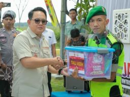 Pj. Gubernur Adhy Tinjau Posko Pelayanan Mudik di Ngawi