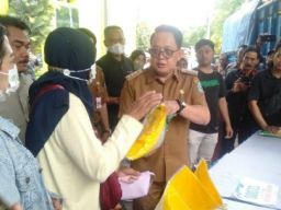 Pj. Gubernur Adhy Pastikan Stok dan Harga Bahan Pokok di Jatim Stabil