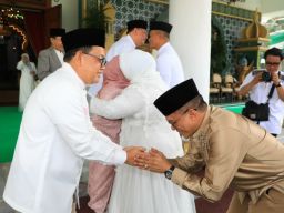 Pj. Gubernur Adhy Apresiasi Kebersamaan Forkopimda dan Berjabat Tangan dengan Masyarakat