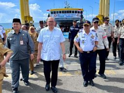 Pj. Sekdaprov Bobby Berangkatkan Mudik Gratis Moda Kapal Laut Rute Jangkar-Raas