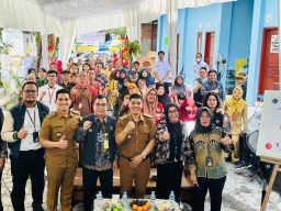 BRI BO Kertajaya Serahkan Bantuan Sarpras Untuk Kampung Kue, Dukung Gerakan Sinergi Reforma Agraria