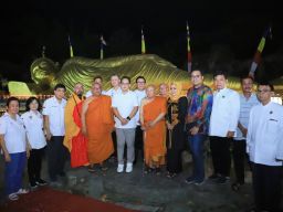 Pj Gubernur Jatim Pastikan Puncak Peringatan Hari Raya Trisuci Waisak 2024 Berjalan Lancar