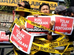 Koalisi Masyarakat dan Pers di Surabaya Tolak RUU Penyiaran
