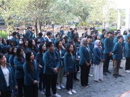 Fakultas Hukum Ubaya Turunkan Ratusan Mahasiswa Beri Konsultasi Hukum Gratis