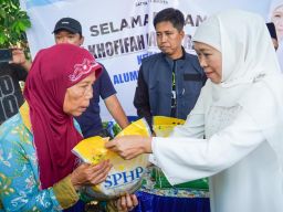 Khofifah Ajak Masyarakat Rawat dan Berdayakan Lansia Agar Bermartabat, Bahagia dan Sejahtera