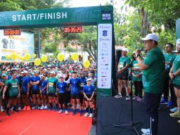Pj. Gubernur Jatim Berangkatkan Ribuan Peserta Surabaya Medic Air Run 2024