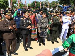 Masyarakat Antusias Ikuti Upacara Hari Lahir Pancasila di Grahadi