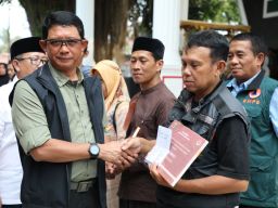 Kepala BNPB Beri Stimulan Perbaikan Rumah Rusak Tahap Empat Bagi Warga Terdampak Gempa Cianjur