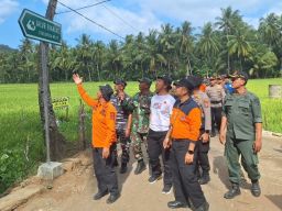 BPBD dan Masyarakat Susuri Jalur Evakuasi Pantai Konang Trenggalek