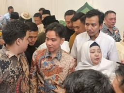 Gibran Rakabuming Bertandang ke Rumah Khofifah, di Surabaya 