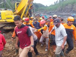 Korban Longsoran Tambang Pasir di Lumajang Ditemukan