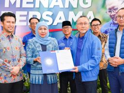 PAN Resmi Serahkan SK Rekom Pilgub Jatim 2024 untuk Khofifah-Emil