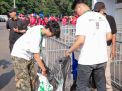 Pegadaian Ajak Pecinta Bola Bersih-Bersih Stadion Usai Pertandingan Indonesia VS Irak