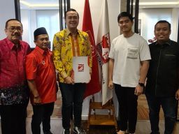 Bayu Airlangga Terima Surat Tugas dari PSI, Maju Pilwali Surabaya 2024