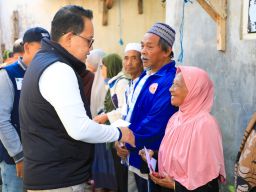 Program Bedah Rumah, Pj. Gubernur Adhy: Aksi Nyata Pemprov Jatim Kurangi Angka Kemiskinan