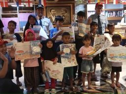 Wow Keren, Anak Anak Penumpang KM Dharma Rucita VIII Bersuka Ria Mengikuti Lomba Menggambar 
