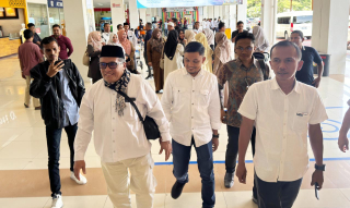 Wahyudi Adisiswanto Purna Tugas Sebagai Pj Bupati Pidie, Warga Ramai-Ramai Antar Kepergiannya