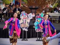 KPU Jatim Luncurkan Kirab Maskot Pilkada 2024 di Pacitan