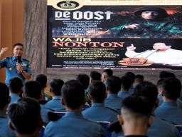 Personel Penerbangan Wilayah Surabaya Nobar Film De Oost