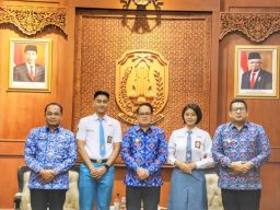 Dua Pelajar Terpilih Jadi Anggota Paskibraka Nasional, Pj. Gubernur Adhy Pesan Harumkan Jawa Timur