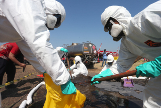 Simulasi Penanganan Kedaruratan Bencana Pencemaran B3 di Pasuruan