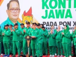 Lepas Atlet Jatim Menuju PON XXI Aceh-Sumut, Pj. Gubernur Adhy Optimis Raih Juara Umum